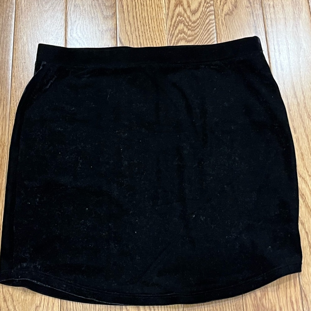 Elegant Black Velvet Mini Skirt